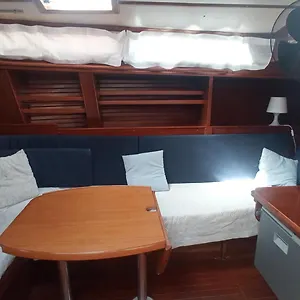 Barcelona Boat Experience Bateau-hôtel